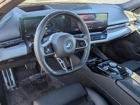 Certified 2025 BMW i5 xDrive40 w/ M Sport Package image 10