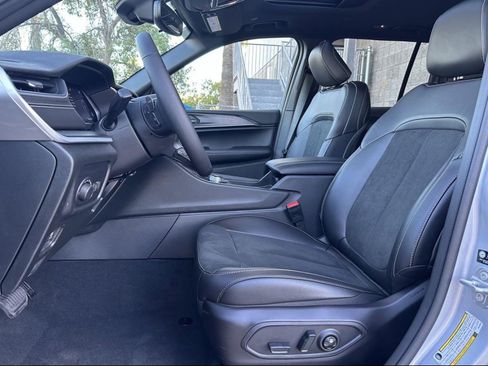 New 2025 Jeep Grand Cherokee Laredo AWD/4WD image 24