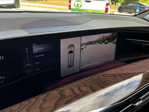 Used 2025 Cadillac Escalade ESV Sport Platinum image 32