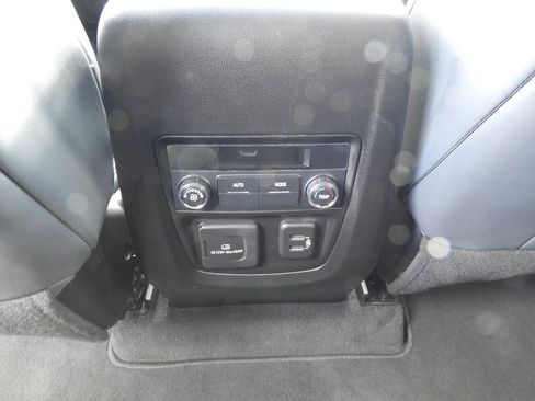 Used 2022 Buick Enclave Essence w/ Experience Buick Package FWD image 22