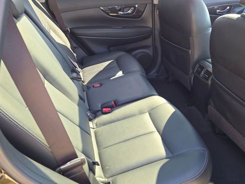 Used 2017 Nissan Rogue SL w/ SL Premium Package image 10