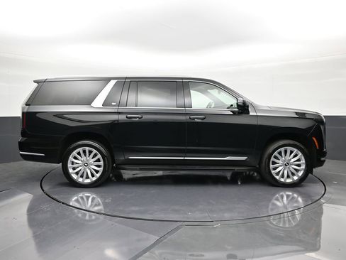 Certified 2025 Cadillac Escalade ESV Luxury RWD image 6