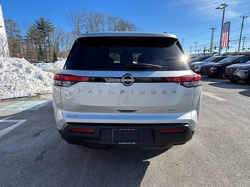 Used 2024 Nissan Pathfinder SV image 4