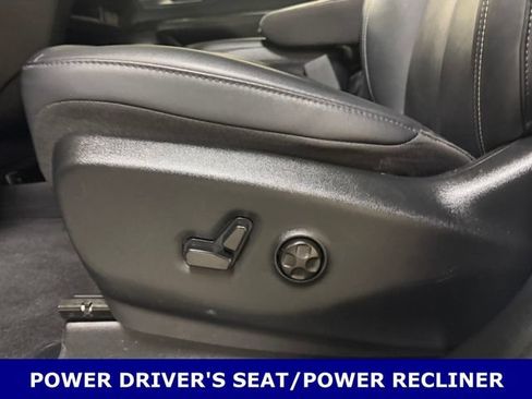 Used 2025 Chrysler Pacifica Select FWD image 15