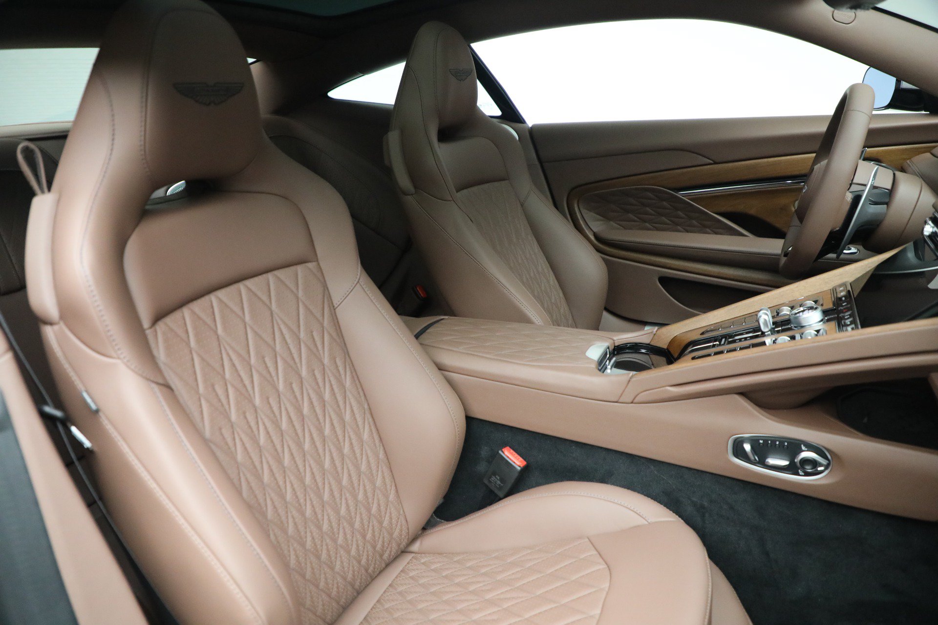 Used 2025 Aston Martin DB12 Coupe RWD image 26