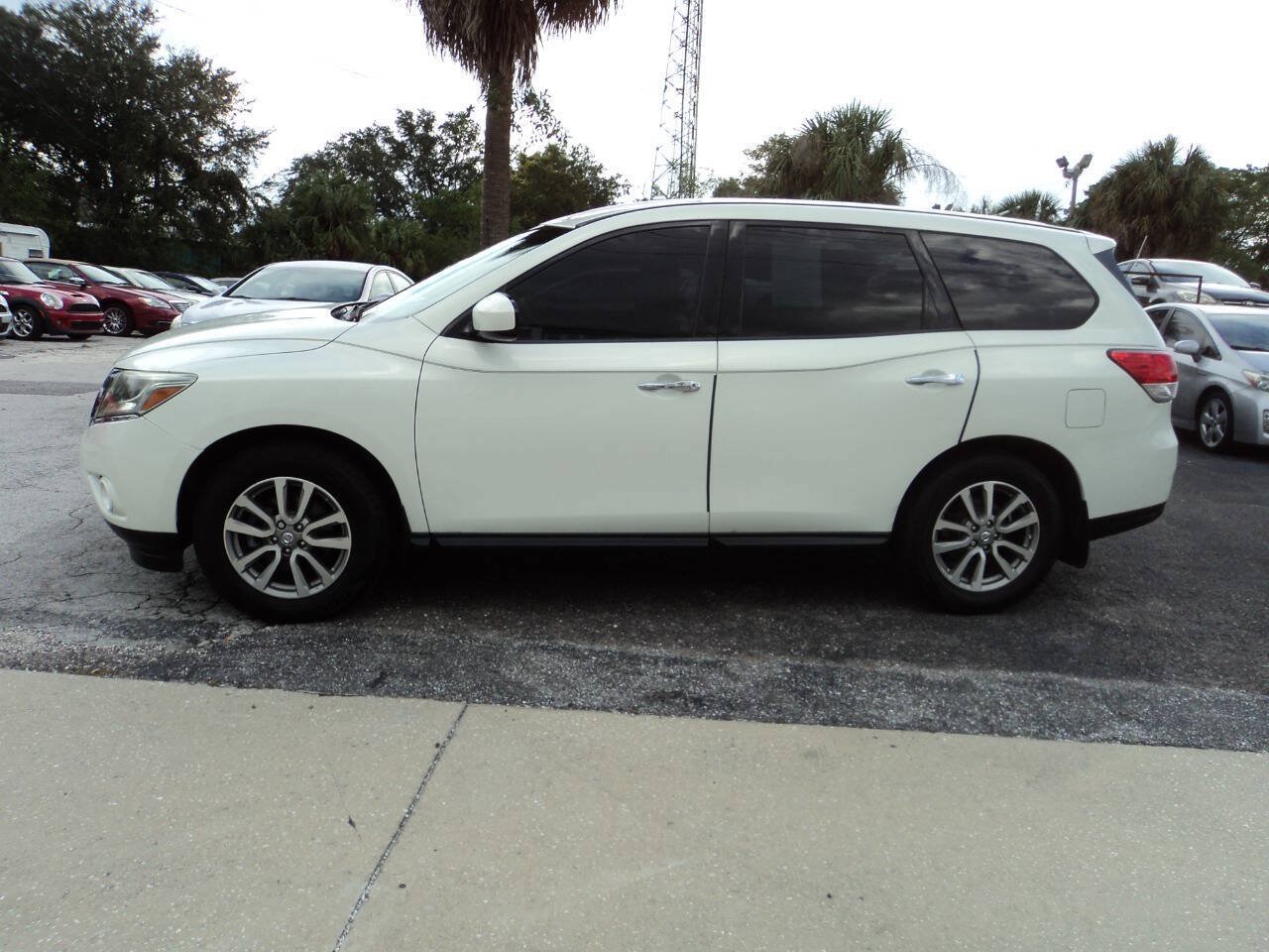 Used 2014 Nissan Pathfinder S FWD image 5