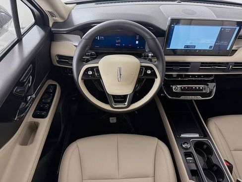 New 2026 Lincoln Corsair Premiere FWD image 24