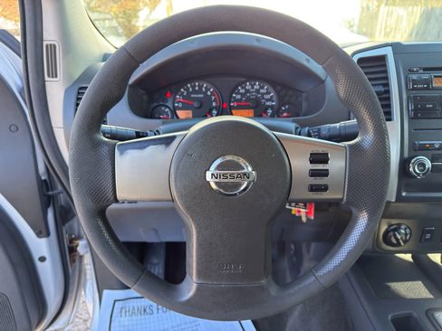 Used 2010 Nissan Frontier SE w/ SE Value Truck Pkg image 25