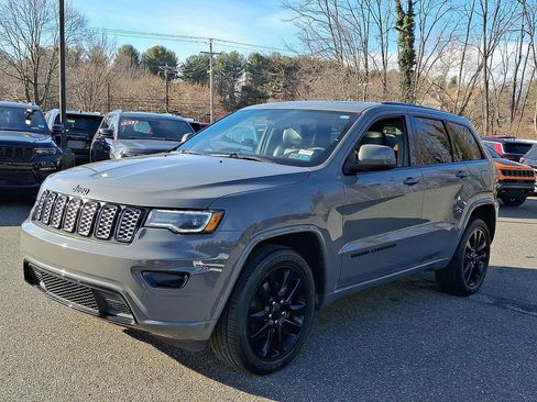 Used 2020 Jeep Grand Cherokee Altitude image 4