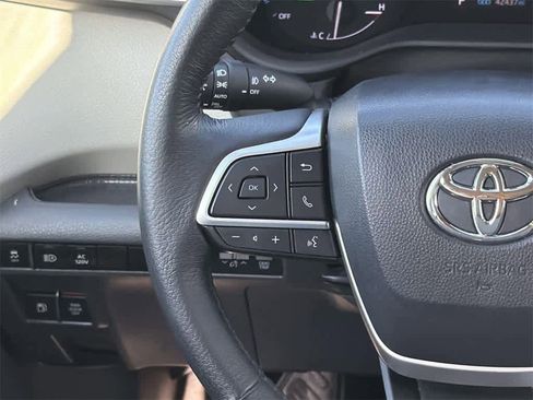 Used 2022 Toyota Sienna XLE w/ XLE Plus Package image 14