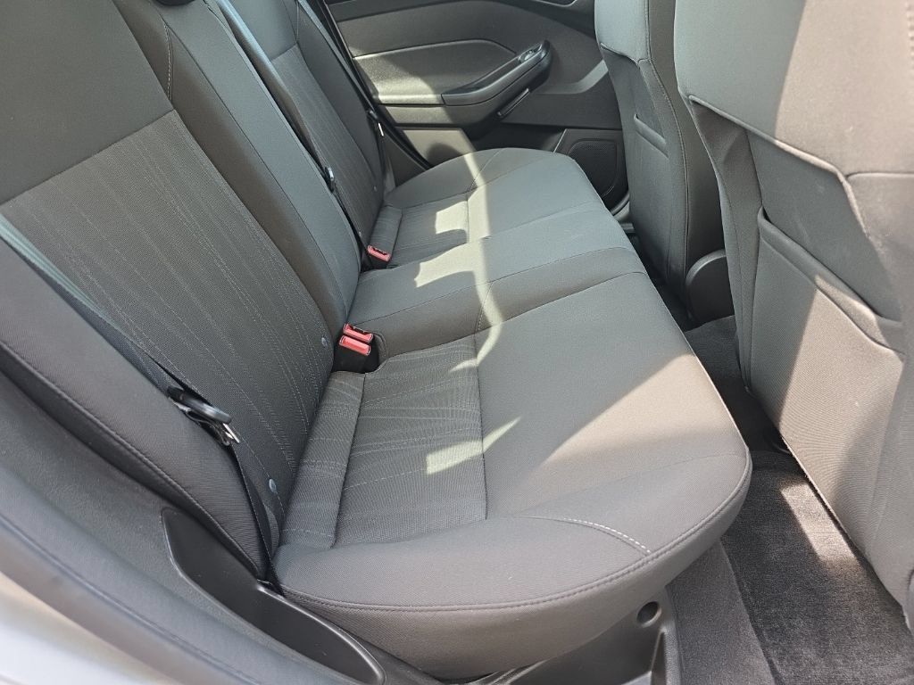 Used 2016 Ford Focus SE FWD image 25