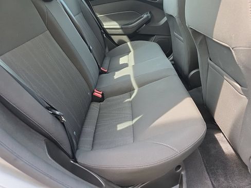 Used 2016 Ford Focus SE FWD image 25
