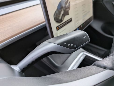 Used 2021 Tesla Model Y Long Range image 19