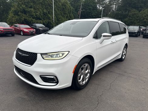 Used 2022 Chrysler Pacifica Limited FWD image 7