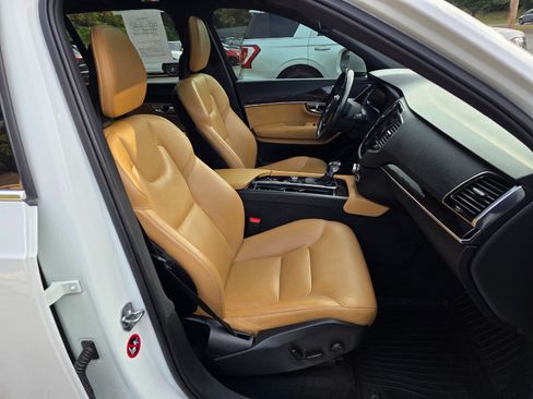 Used 2017 Volvo XC90 T6 Momentum w/ Vision Package image 15