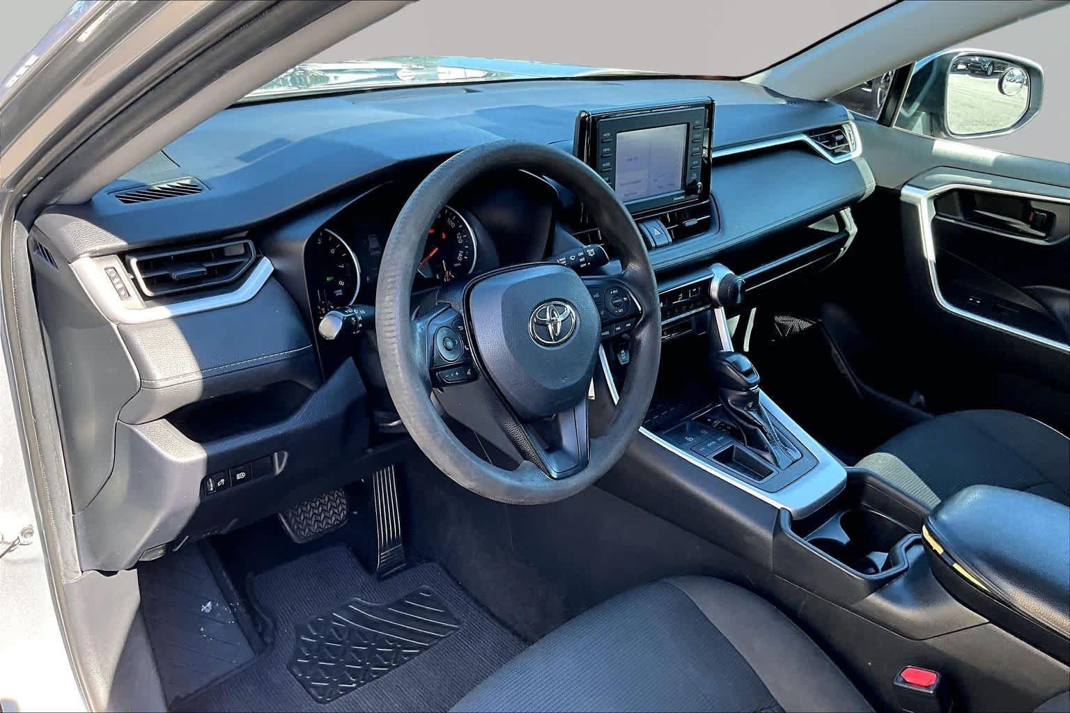 Used 2020 Toyota RAV4 LE FWD image 18