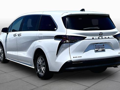 Used 2025 Toyota Sienna XLE AWD/4WD image 11