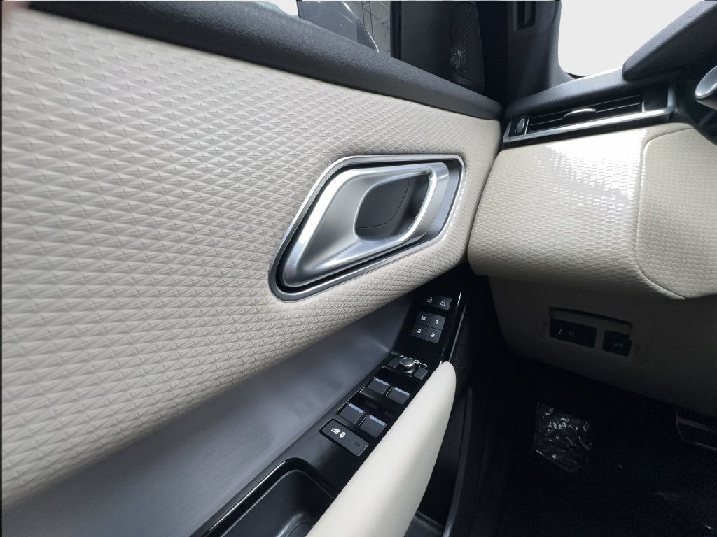 Used 2023 Land Rover Range Rover Velar R-Dynamic S AWD/4WD image 36