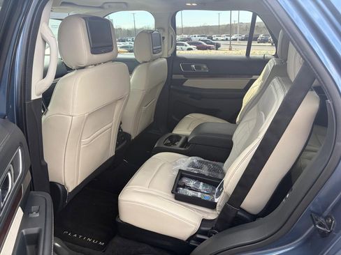 Used 2018 Ford Explorer Platinum image 5