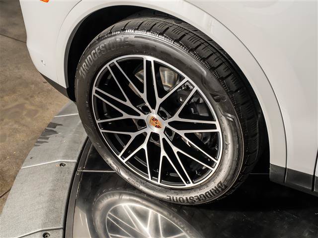 Certified 2025 Porsche Cayenne Coupe AWD/4WD image 15