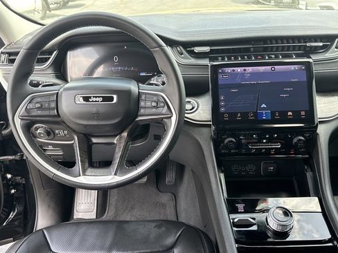 Used 2023 Jeep Grand Cherokee Limited w/ Luxury Tech Group II image 7