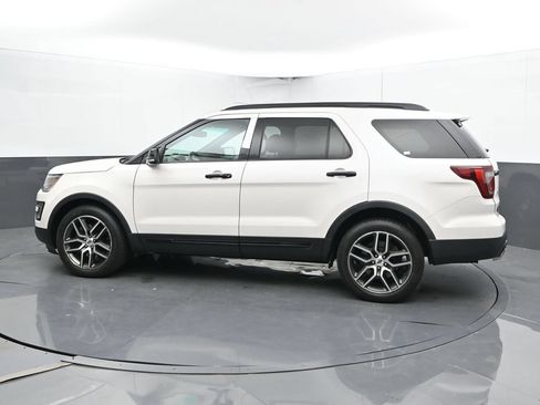 Used 2017 Ford Explorer Sport w/ Equipment Group 401A AWD/4WD image 9