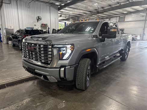 Used 2025 GMC Sierra 3500 Denali w/ Denali Reserve Package AWD/4WD image 7