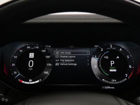 Used 2025 Land Rover Range Rover SE AWD/4WD image 21