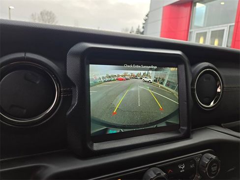 Used 2023 Jeep Wrangler Unlimited Sahara image 24