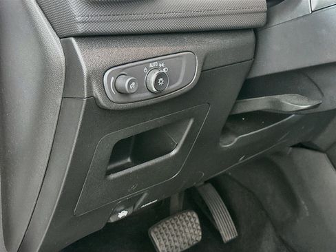 Used 2025 Chevrolet TrailBlazer LT FWD image 16