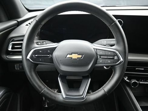Used 2025 Chevrolet Traverse LT AWD/4WD image 16