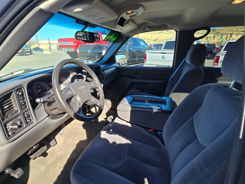 Used 2004 GMC Sierra 2500 SLE w/ Skid Plate Package image 9