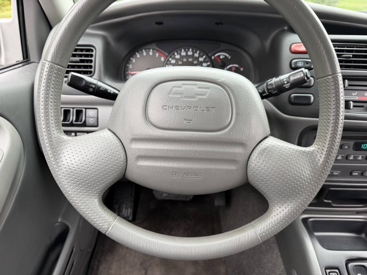 Used 2004 Chevrolet Tracker LT AWD/4WD image 15