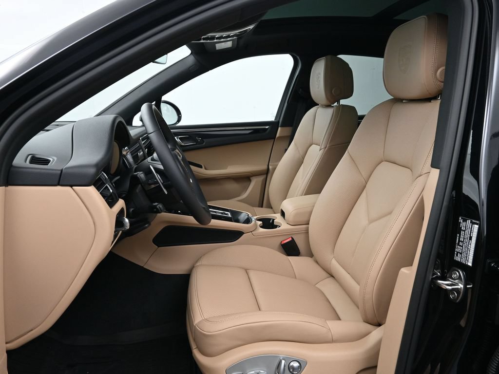 Used 2026 Porsche Macan AWD/4WD image 5
