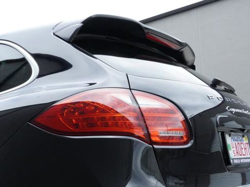 Used 2012 Porsche Cayenne Turbo AWD/4WD image 31