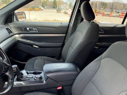 Used 2018 Ford Explorer XLT AWD/4WD image 8