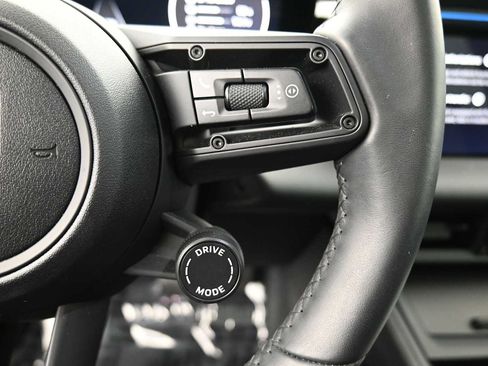 Certified 2025 Porsche Macan Electric RWD image 11