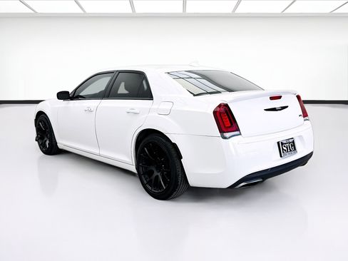 Used 2018 Chrysler 300 S RWD image 6