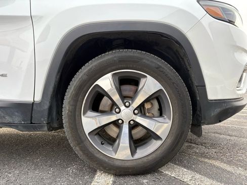 Used 2019 Jeep Cherokee Limited image 24