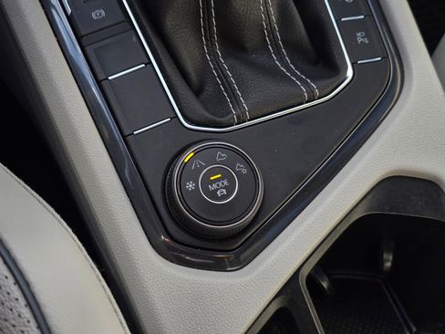 Used 2024 Volkswagen Tiguan SEL R-Line image 31