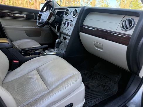Used 2008 Lincoln MKZ image 27