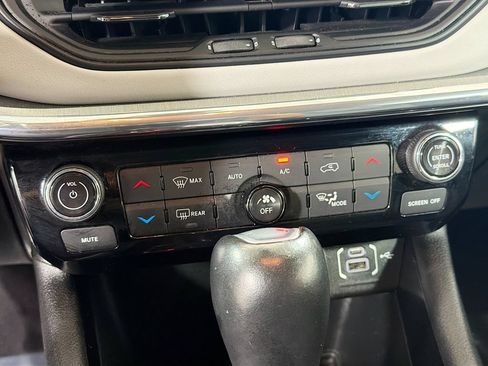 Used 2022 Jeep Compass Limited AWD/4WD image 16
