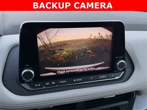 Used 2023 Nissan Rogue SV image 4