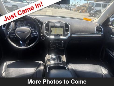 Used 2017 Chrysler 300 C RWD image 10