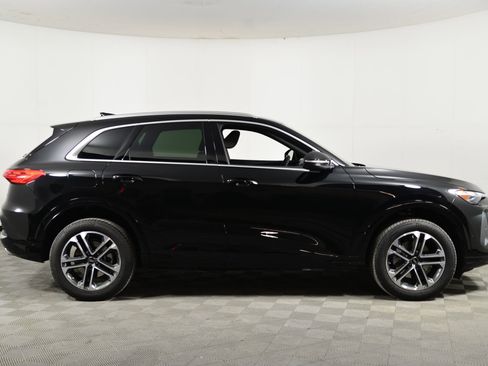 Certified 2025 Audi Q5 Premium w/ Convenience Package image 7