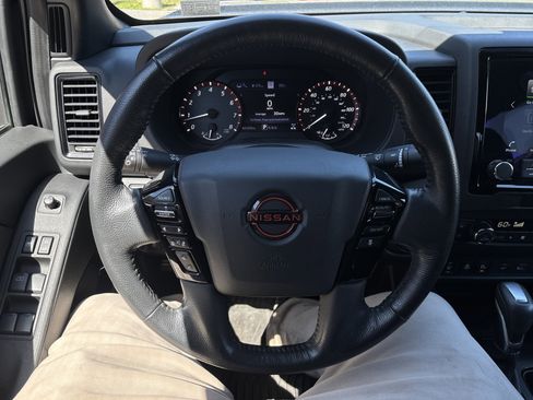 Used 2022 Nissan Frontier PRO-4X w/ Pro-4X Premium Package AWD/4WD image 19