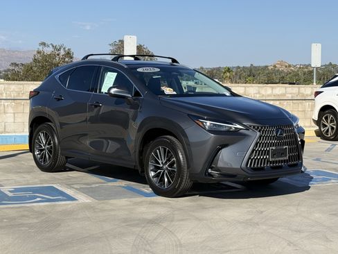 Used 2025 Lexus NX 250 FWD image 2