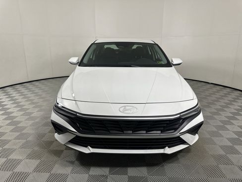 Used 2024 Hyundai Elantra Blue image 2