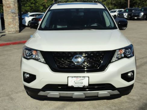 Used 2019 Nissan Pathfinder SL image 2