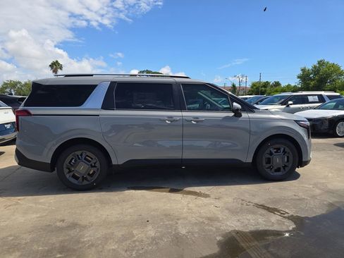 New 2026 Kia Carnival EX FWD image 8